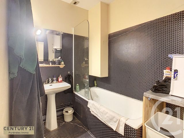 Afficher la photo en grand Appartement T2 à vendre - 2 pièces - 40.0 m2 - BAGNERES DE LUCHON - 31 - MIDI-PYRENEES - Century 21 Pyrénées Immo