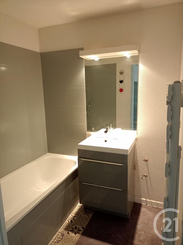 Afficher la photo en grand Appartement F3 à vendre - 3 pièces - 52.19 m2 - ST GAUDENS - 31 - MIDI-PYRENEES - Century 21 Pyrénées Immo