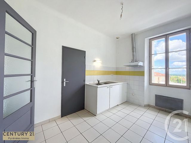 Afficher la photo en grand Appartement T4 à louer - 4 pièces - 76.41 m2 - BOULOGNE SUR GESSE - 31 - MIDI-PYRENEES - Century 21 Pyrénées Immo
