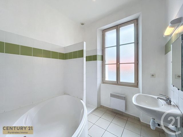 Afficher la photo en grand Appartement T4 à louer - 4 pièces - 76.41 m2 - BOULOGNE SUR GESSE - 31 - MIDI-PYRENEES - Century 21 Pyrénées Immo