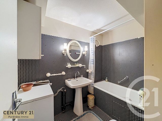 Appartement T3 à vendre - 3 pièces - 56.0 m2 - BAGNERES DE LUCHON - 31 - MIDI-PYRENEES - Century 21 Pyrénées Immo