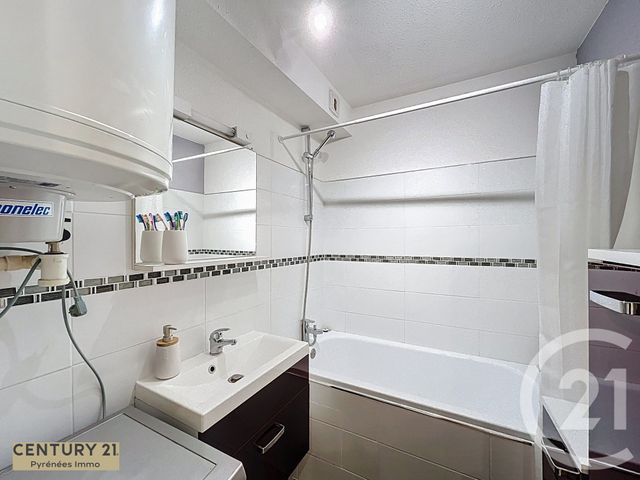 Appartement à vendre - 4 pièces - 55.0 m2 - BAGNERES DE LUCHON - 31 - MIDI-PYRENEES - Century 21 Pyrénées Immo